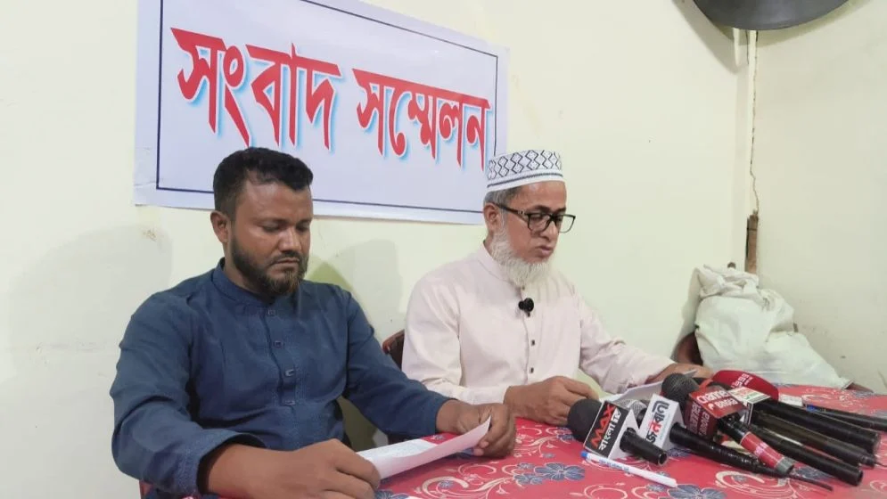 ২০ বছর ধরে মৃত শিক্ষকের বেতন তোলার বিষয় অস্বীকার করে এর প্রতিবাদ জানিয়েছেন সেই জামায়াত নেতা