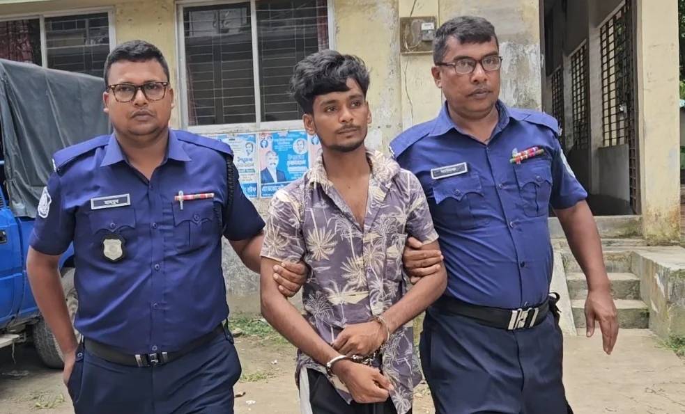 ইভটিজিংয়ের ভিডিও ভাইরাল, অবশেষে সেই বখাটে তরুণ গ্রেপ্তার