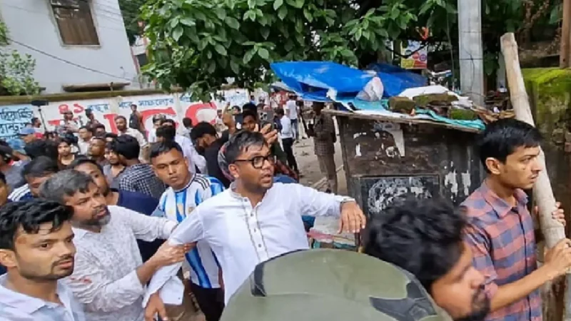 আলিয়া মাদ্রাসায় সংঘর্ষের পর হল ছাড়ল শিবির, ঢুকল ছাত্রদল