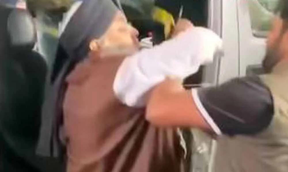 এনসিপির সালাউদ্দিন তানভীরের ওপর ডিম নিক্ষেপ