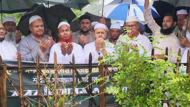 সৈয়দপুরে বৃষ্টির মধ্যেই শহীদ সাজ্জাদের কবর জিয়ারত করল জামায়াত