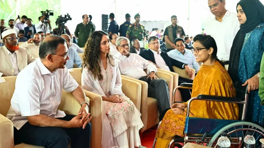 প্রধানমন্ত্রীকে কাছে পেয়ে আপ্লুত জুলাই যোদ্ধা মিতু, খোঁজ নেওয়ায় জানালেন ধন্যবাদ