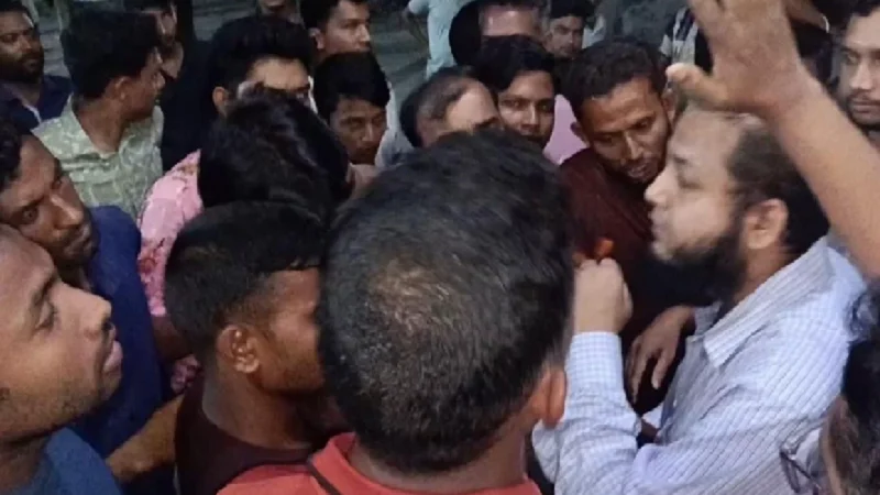 ফ্যামিলি কার্ডের সুপারভাইজার নিয়োগ নিয়ে ইউএনওকে অবরুদ্ধ