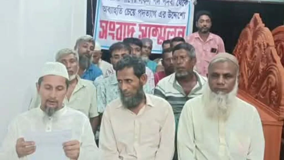 গোপালগঞ্জে সংবাদ সম্মেলন করে আ.লীগের ১৫ নেতার পদত্যাগ