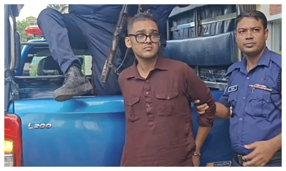 পর্যটনমন্ত্রী ও হুইপের সভাস্থল থেকে পিস্তলসহ যুবক আটক