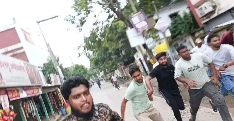 ছাত্রদলের ধাওয়া খেয়ে থানায় আশ্রয় নিলেন শিবিরের নেতা-কর্মীরা