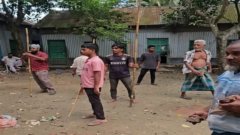 নবীনগরে মাইকে ঘোষণা দিয়ে দুই পক্ষের দফায় দফায় সংঘর্ষে আহত ২০