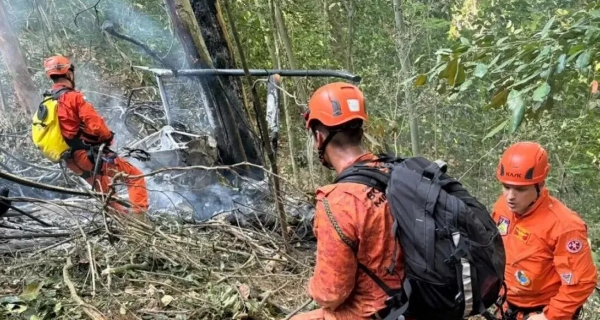 দুর্গম পাহাড়ি এলাকায় হেলিকপ্টারটি বিধ্বস্ত, ৪ জনের মৃত্যু