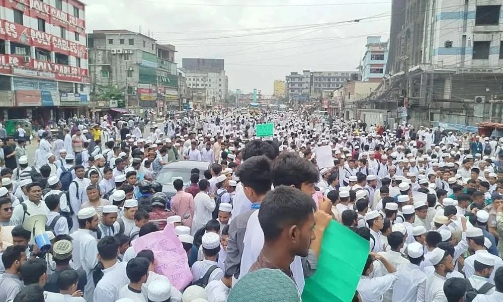টঙ্গীতে শিক্ষার্থীদের সড়ক অবরোধ, ঢাকা-ময়মনসিংহ মহাসড়কে দীর্ঘ যানজট