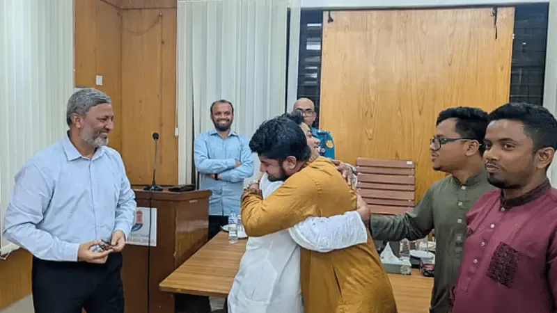 ছাত্রদল-ছাত্রশিবিরের সমঝোতা শেষে হলে উঠলেন শিবিরের নেতা-কর্মীরা