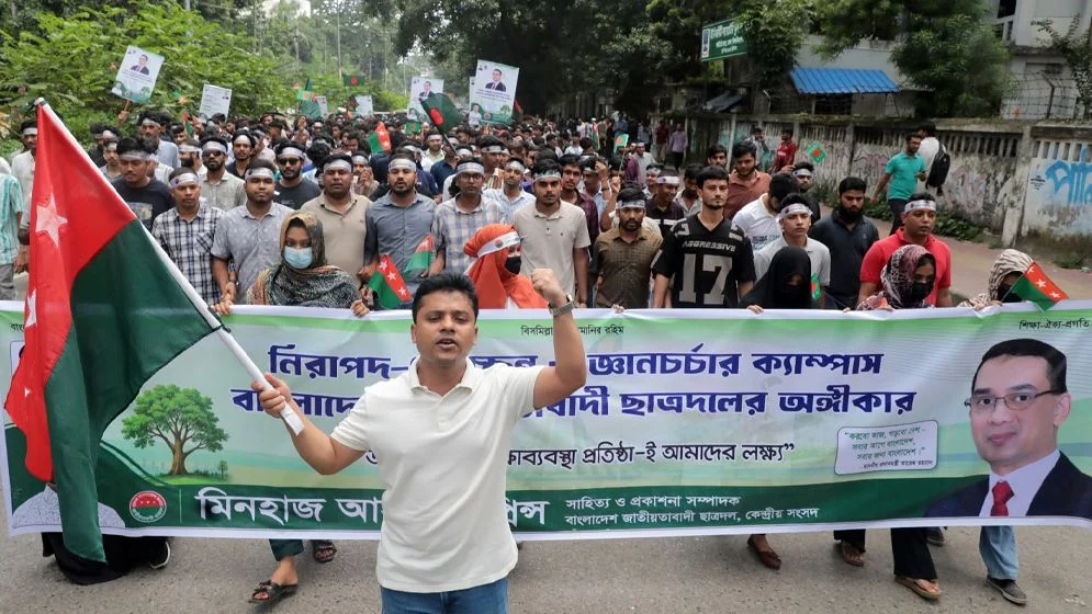 নিরাপদ-পরিচ্ছন্ন ক্যাম্পাস গড়ার অঙ্গীকারে ঢাবিতে ছাত্রদলের শোভাযাত্রা