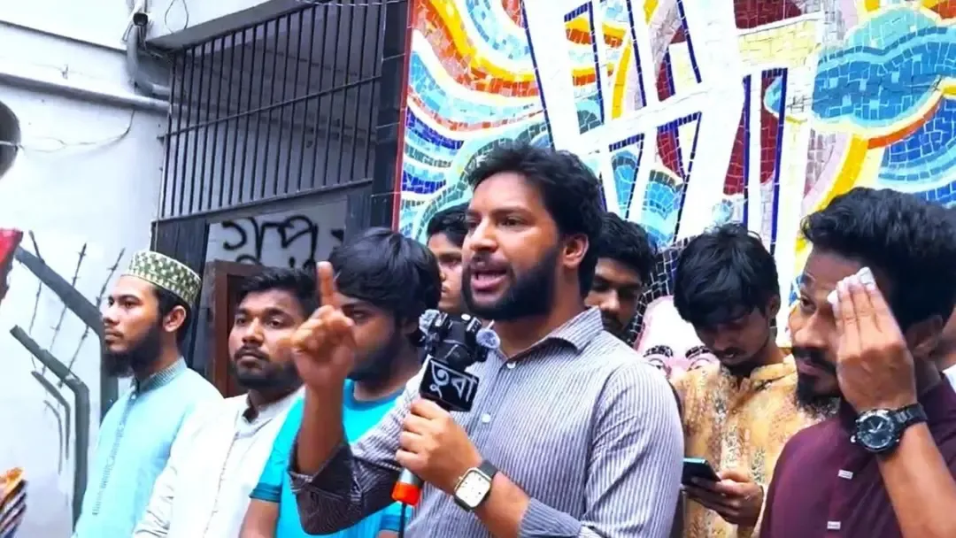 ‘গ্রামগঞ্জে বিএনপি নেতাকর্মীদের খাওয়াদাওয়ার পথ উন্মুক্ত করে দেওয়া হচ্ছে’- শিক্ষক নিয়োগ বিষয়ে ডাকসু নেতা