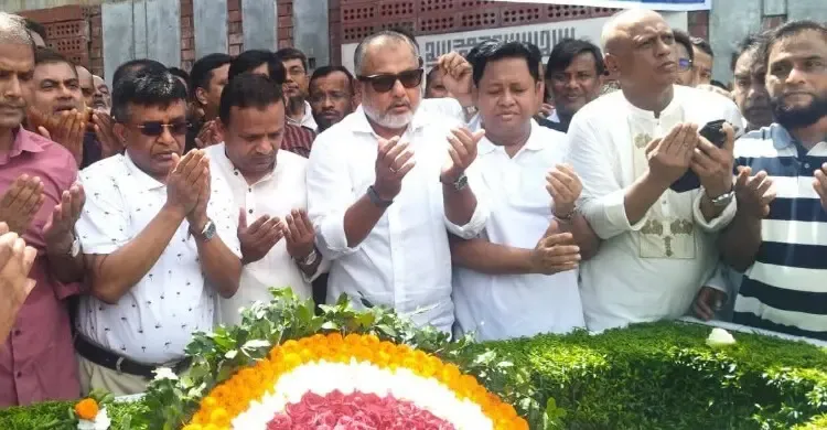 কোকোর জন্মবার্ষিকীতে বনানী কবরস্থানে স্বেচ্ছাসেবক দলের দোয়া