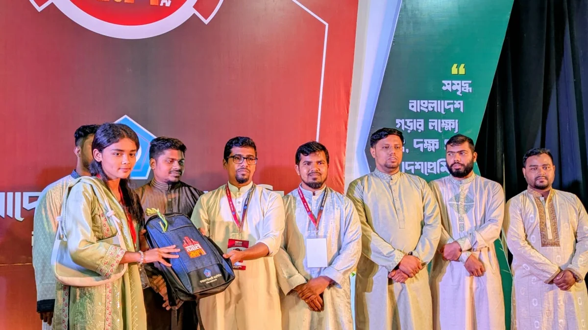 ৮৫০ নবীন শিক্ষার্থীকে বরণ করে নিলো কুবি ছাত্রশিবির