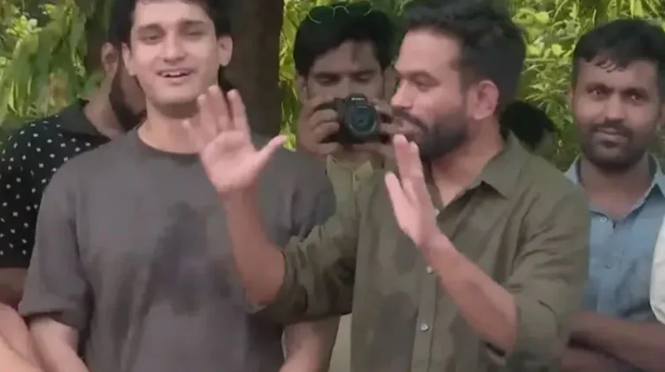 যন্তর মন্তর ‘সিজন-টু’ শুরুর হুঁশিয়ারি ককরোচ জনতা পার্টির অভিজিৎ দীপকের