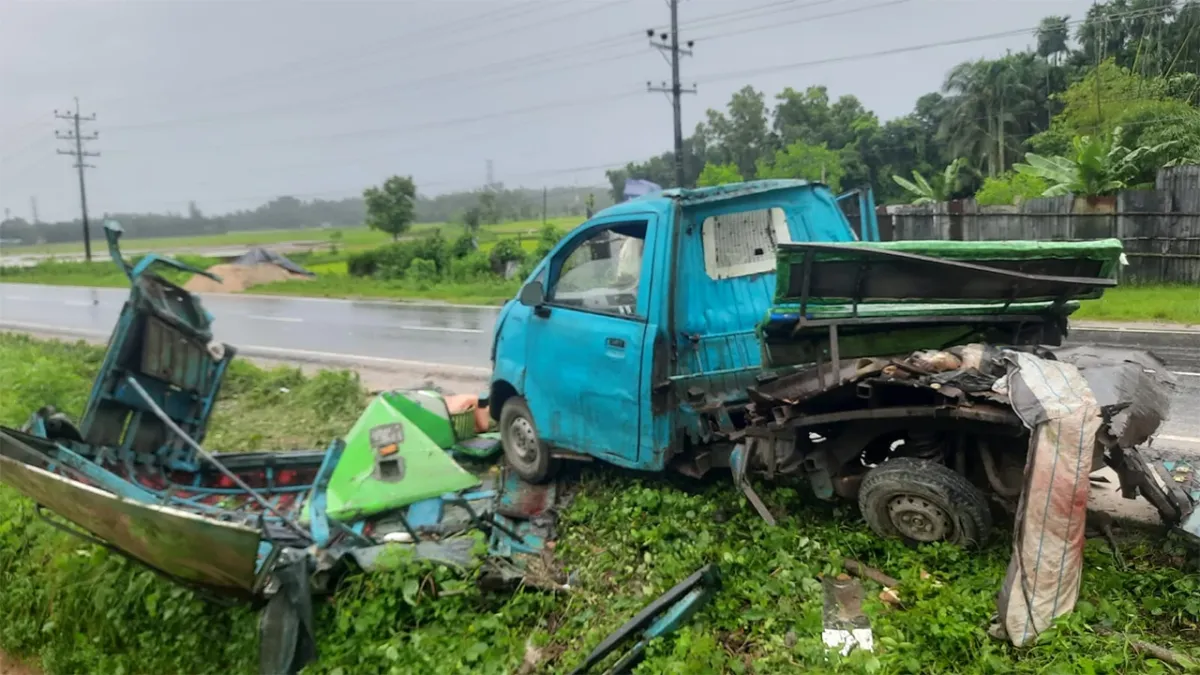 কক্সবাজারে বাস-জিপ সংঘর্ষ, বাসের চাপায় প্রাণ গেল ৪ জনের