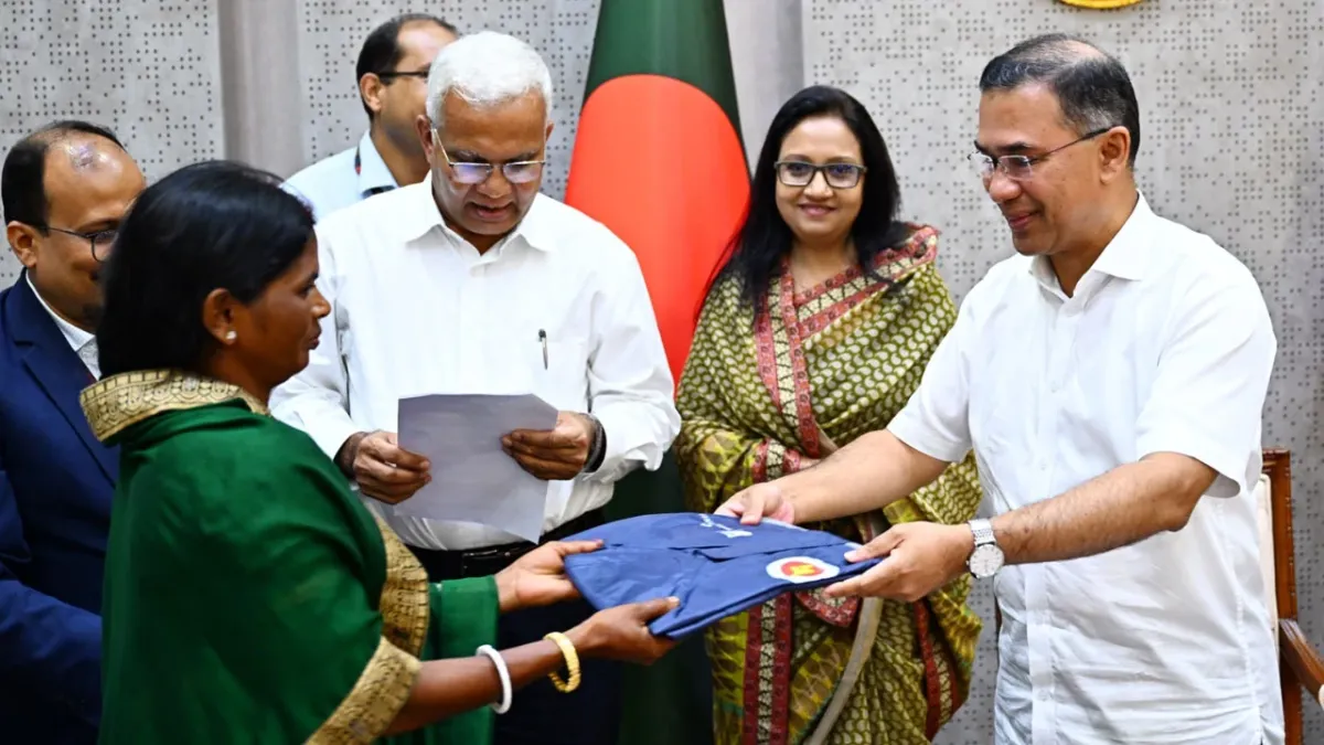 চা-শ্রমিকদের সুরক্ষায় ২০ হাজার রেইনকোট বিতরণ শুরু