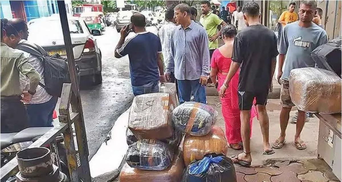 বাংলাদেশি পর্যটকদের কলকাতা ছাড়ার হিড়িক!