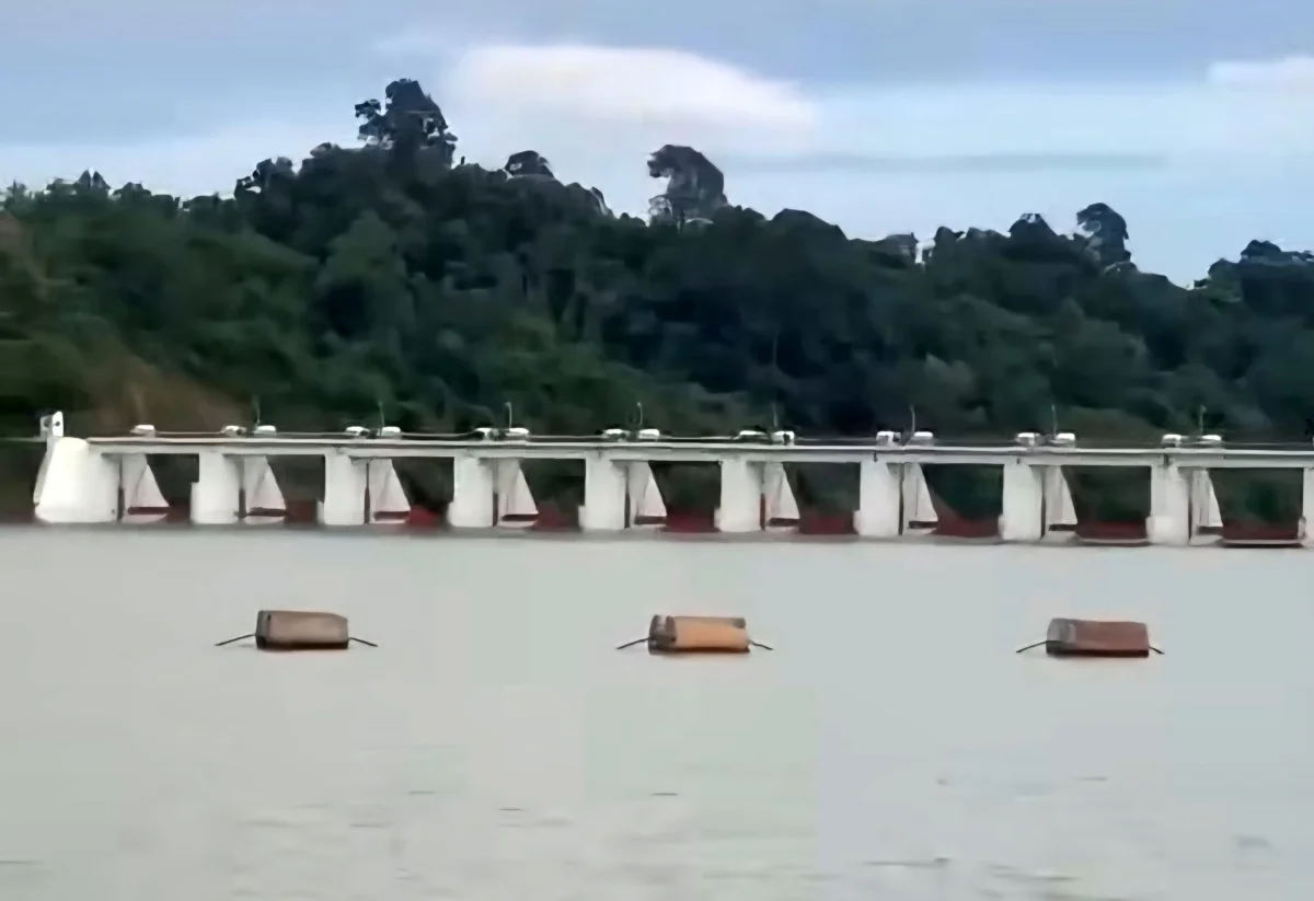 কাপ্তাই বাঁধের ১৬টি জলকপাট খুলে দেওয়া হয়েছে