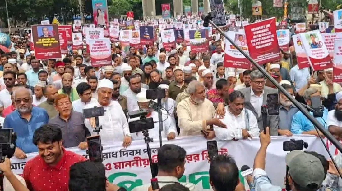 সংসদ অভিমুখে যাচ্ছেন ১১ দলীয় ঐক্যের নেতাকর্মীরা