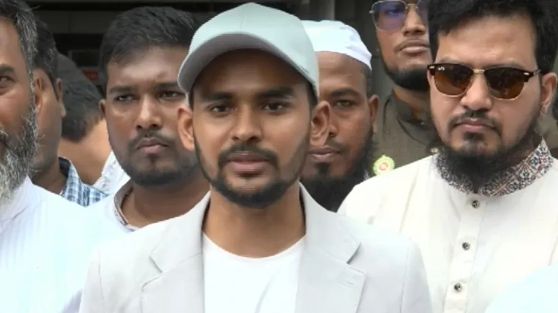 বিএনপির সিন্ডিকেট আবারও সক্রিয়, ওমরা থেকে ফিরে আসিফ মাহমুদ