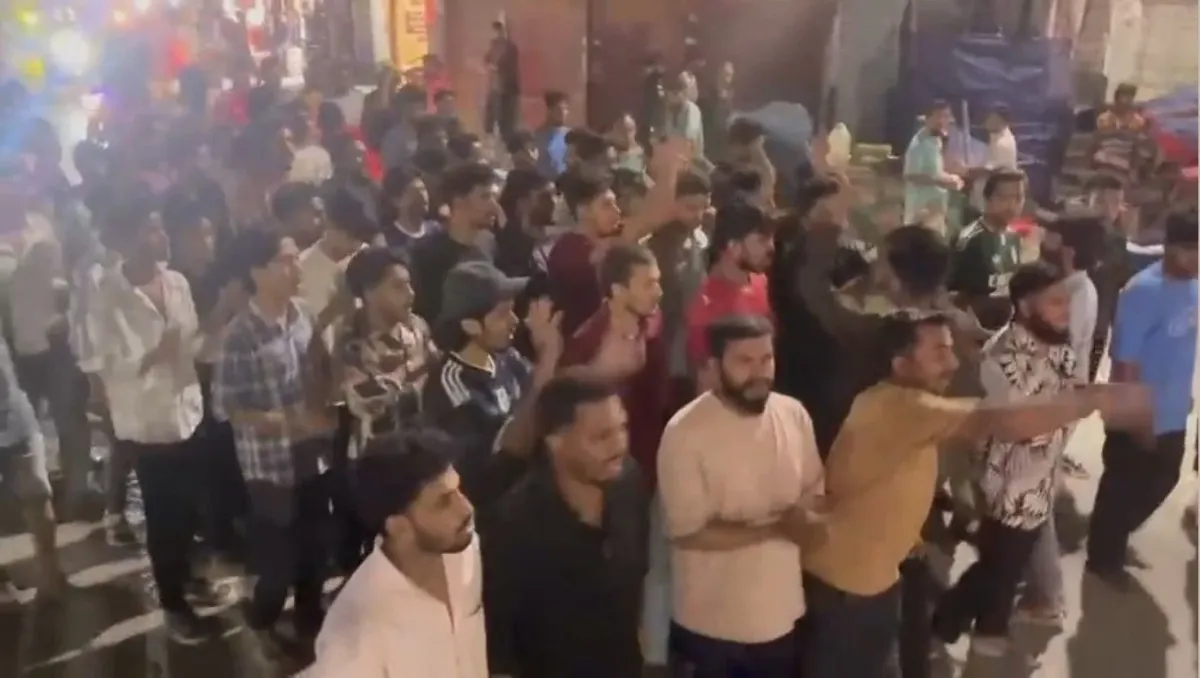একযুগ পর নতুন কমিটি: ত্যাগীদের বাদ দিয়ে কমিটি করায় পদবঞ্চিচ ছাত্রদলের বিক্ষোভ মিছিল