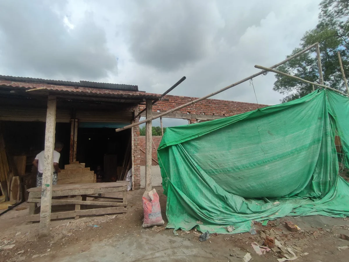 আ. লীগ নেতার ছেলের বিরুদ্ধে রেলওয়ে জায়গা দখলের অভিযোগ