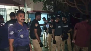 সাভারে সন্ত্রাসীরা অবস্থান করা একটি বাড়ি ঘিরে রেখেছে পুলিশ, ৫টি বোমাসদৃশ বস্তু উদ্ধার