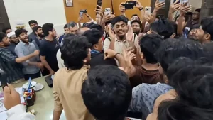 সমকামী কর্মকাণ্ড নিয়ে ঢাবির শহীদুল্লাহ হলে শিবির-ছাত্রদল সংঘর্ষ, অভিযোগ পাল্টাপাল্টি