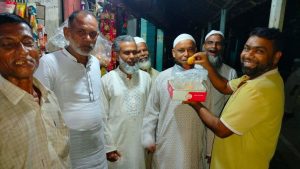 ড. মঈন খান মন্ত্রী হওয়ায় মিষ্টি বিতরণ