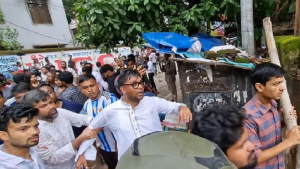 আলিয়া মাদ্রাসায় সংঘর্ষের পর হল ছাড়ল শিবির, ঢুকল ছাত্রদল