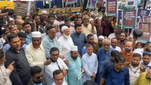 সচিবালয়মুখী মিছিল, জামায়াত জোট পুলিশের মৃদু ধাক্কাধাক্কির পর সরে যান মিছিলকারী
