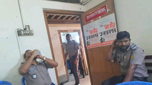 বঙ্গবন্ধুর প্রতি শ্রদ্ধা কর্মসূচি, ‘বাংলাদেশ জাসদ’ কার্যালয়ে পুলিশের অবস্থান