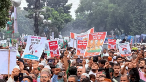 ১১ দলীয় ঐক্যের সমাবেশ শুরু, বৃষ্টি উপেক্ষা করে নেতাকর্মীদের ভিড়