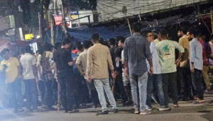 নিউমার্কেটে ফুটপাতে দোকান বসানো নিয়ে ছাত্রদল-যুবদল সংঘর্ষ, আহত অন্তত ২০