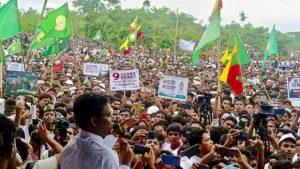 ঘরে ফেরার আকুতি: বিশ্বের কাছে ১০ মিনিট সময় চায় লাখো রোহিঙ্গা