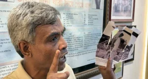 জিন্নাহর ছবি ছিঁড়ে প্রতিবাদ জানাল ঢাবির এক শিক্ষার্থী