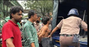 নিষিদ্ধ ছাত্রলীগ সন্দেহে রিকশাচালককে আটক করে পুলিশে দিল ছাত্রদল