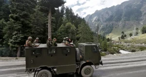 সীমান্তে দায়িত্বরত ভারতীয় সেনাসদস্য সহ দুই বাংলাদেশি গ্রেপ্তার