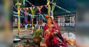 বিয়ের আসরে বধূ সেজে বসে আছেন প্রভা