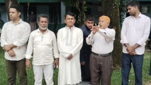 স্কুল চলাকালে শিক্ষার্থীদের মোবাইল ফোন নিষিদ্ধ, ধরা পড়লেই বহিষ্কার