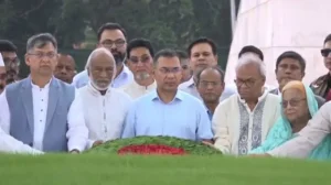 বিএনপির প্রতিষ্ঠাবার্ষিকীতে জিয়াউর রহমান-খালেদা জিয়ার সমাধিতে তারেক রহমানের শ্রদ্ধা