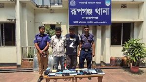 রূপগঞ্জে ঢাকা-সিলেট মহাসড়কে অভিযান, ৫৪ চোরাই মোবাইলসহ গ্রেপ্তার ২