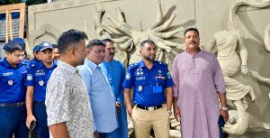 সিরাজগঞ্জে দুর্গাপূজাকে ঘিরে প্রস্তুতি, প্রতিমা পল্লী পরিদর্শনে পুলিশ সুপার