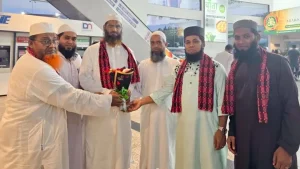 বন্যা-ভূমিধসে ক্ষতিগ্রস্তদের পাশে দাঁড়াতে নেপালে মামুনুল হক