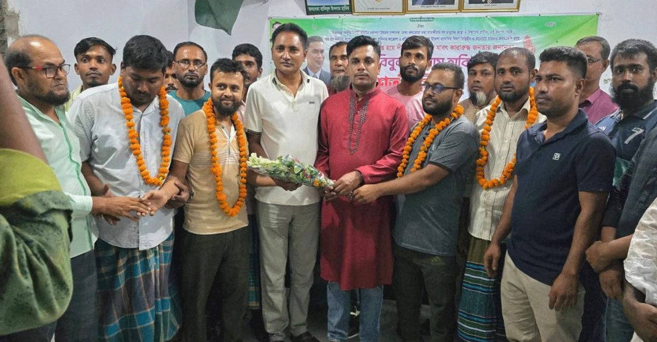 শ্রমিকদলে যোগ দিলেন জামায়াতের অর্ধশতাধিক নেতাকর্মী