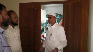 বিতরণ না করে ফেলে রাখা শত শত ডাস্টবিন, পৌর কর্মকর্তার ওপর ক্ষোভ বাবরের