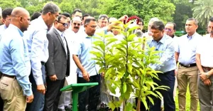 জিয়া উদ্যানে বৃক্ষরোপণ করলেন তারেক রহমান