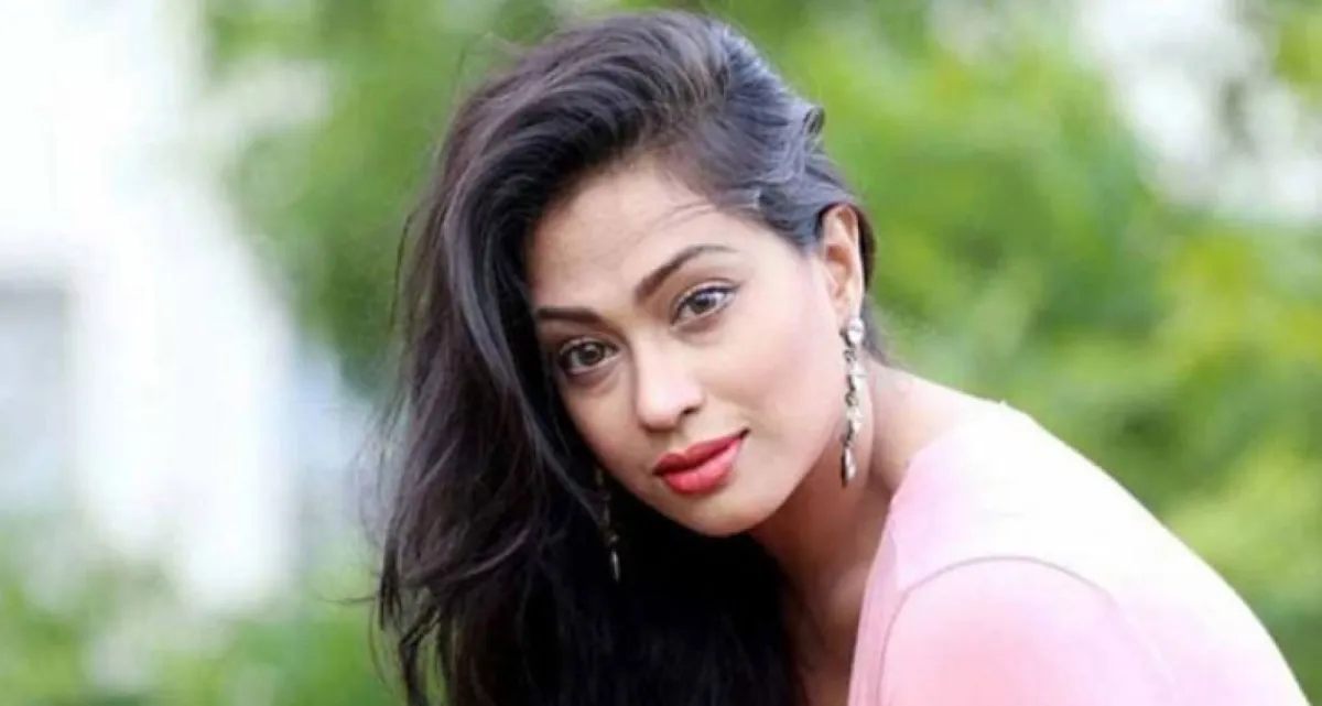 স্বামী ও একমাত্র সন্তানকে নিয়ে সুখে আছি, নিয়মিত নামাজ-রোজা পালন করছি: পপি