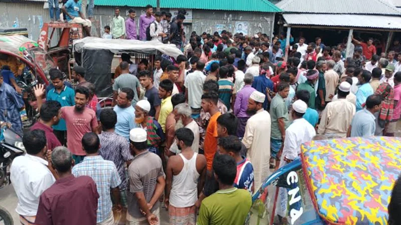 সারের জন্য কৃষকদের সড়ক অবরোধ-বিক্ষোভ